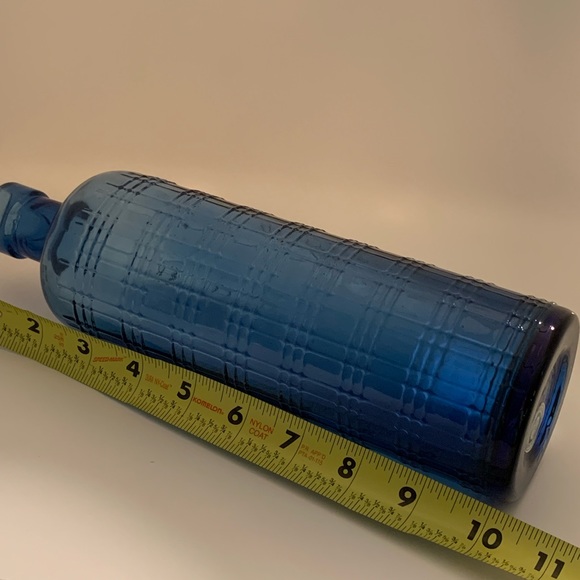 Cobalt blue glass bottle. Made in Spain. Recycled glass. - Picture 5 of 8